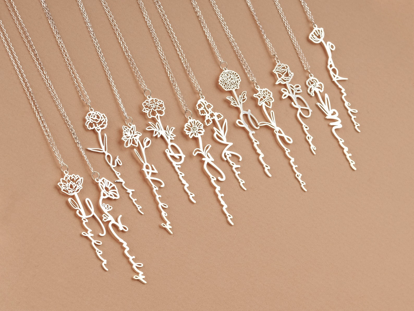 Custom Name Necklace with Birth Flower – Meaningful Personalized Jewelry